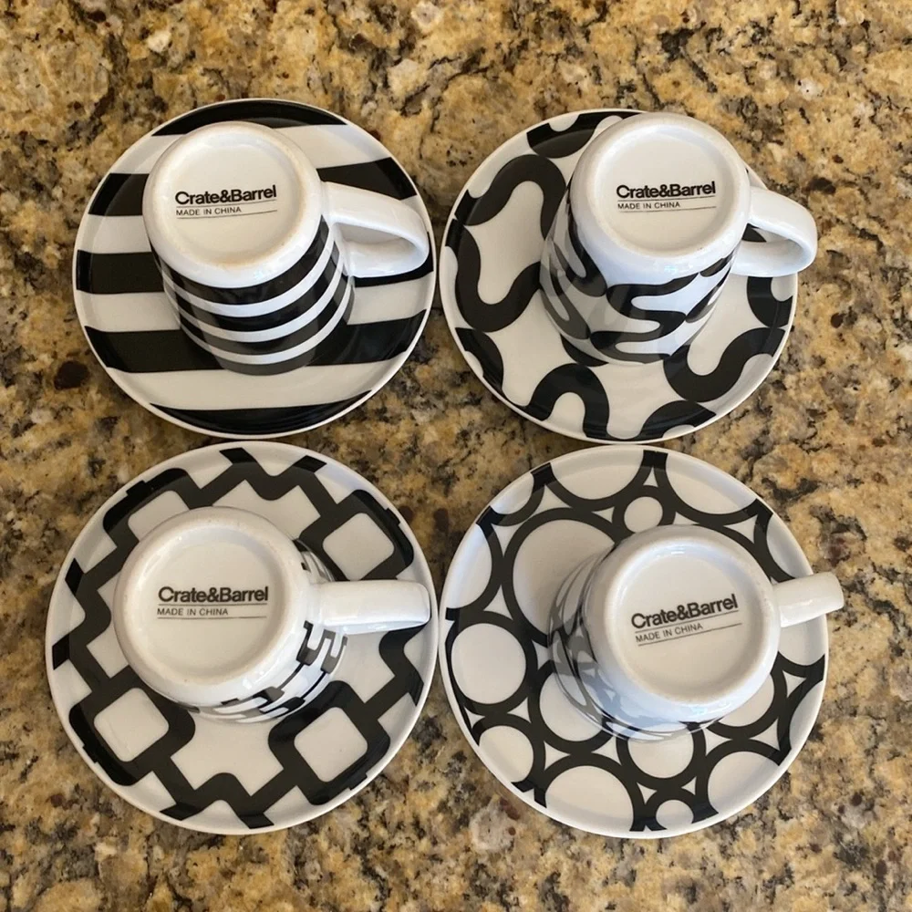 Crate & Barrel Black and White Demitasse Espresso Cup Set. 4 cups/4 saucers.